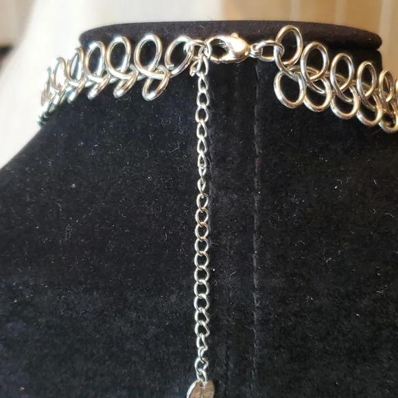 ✅️SILVER TONE ORNATE CHOKER - Picture 3 of 4